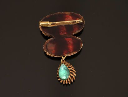 Vintage circa 50's brooch in talosel resin...