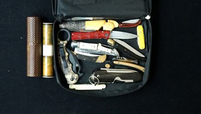 Ensemble de couteaux pliants de matières...