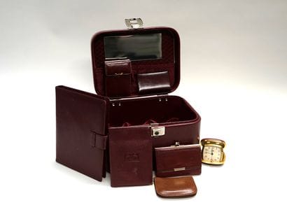 VANITY CASE in burgundy-red imitation leather,...