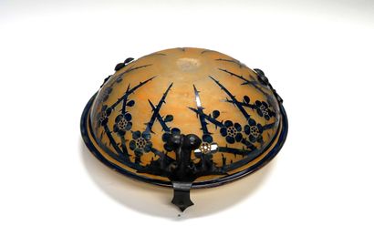 Vasque de suspension ronde en verre marmoréen...