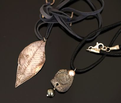 SET of 2 silver-plated metal necklaces, 1...