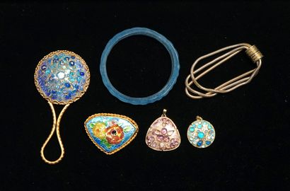 FANTAISIE - Gilded metal, resin and polychrome...
