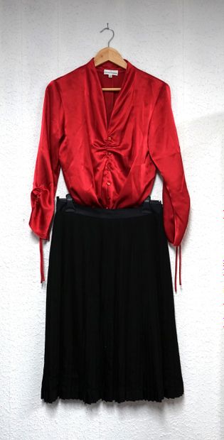 VINTAGE- Black pleated mid-length skirt....