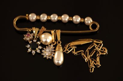 FANTAISIE - SET including 5 BRELOQUES on...