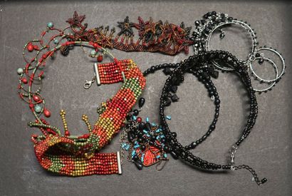 Set of seed beads and various pearls including...