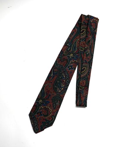 CHANEL - Green and red paisley silk CRAVATE....