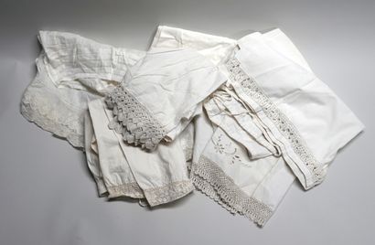 ENSEMBLE de vêtement ancien en coton, dentelle,...