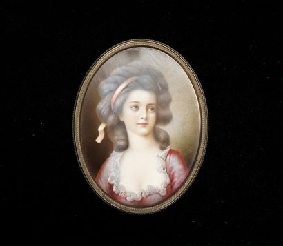 MINIATURE ovale portrait de jaune fille à...