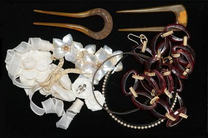 FANTAISIE - SET of hairdressing accessories:...