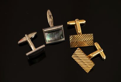 SET comprising 1 pair of silver cufflinks...