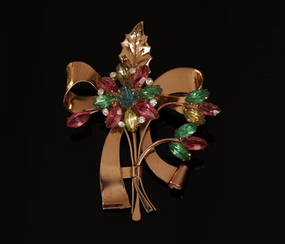 Pink gilded metal brooch featuring a bow...