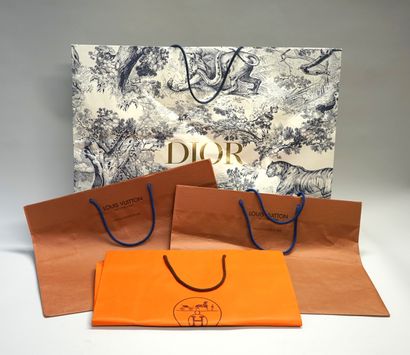 SET of paper bags 2 Louis Vuitton, 1 Hermes...