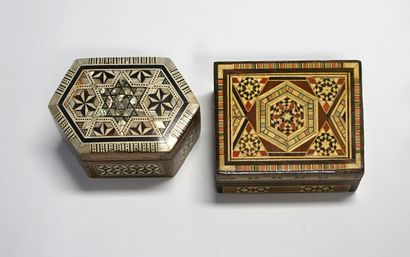 ENSEMBLE de 2 boîtes en bois et marqueterie...