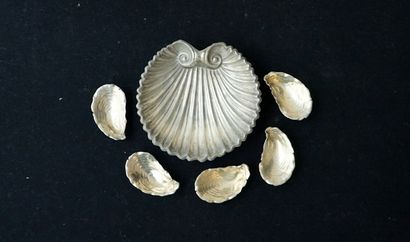 ENSEMBLE en argent min 800/°° comprenant...