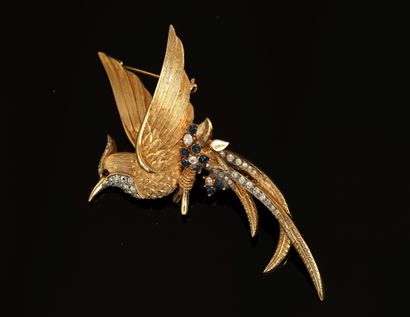 BOUCHER - Gilded metal bird brooch with colorless,...