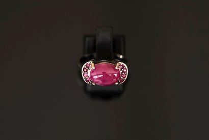 BAGUE en argent 925/°° sertie d'un cabochon...