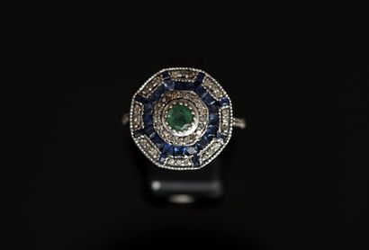 925/°° silver ring with black patina, centered...