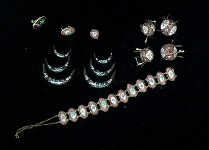 ENSEMBLE in silver-plated metal and enamel...