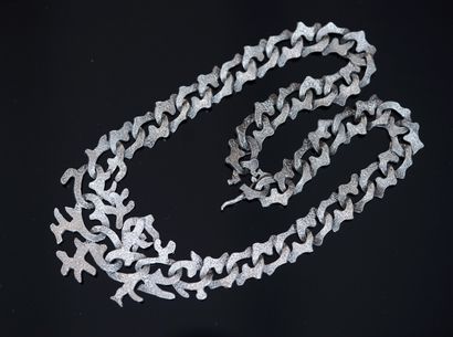 Modernist silver COLLAR titled 999, the links...