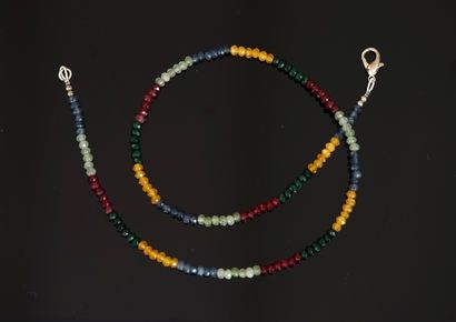 COLLIER composé de perles rondelles facettées...
