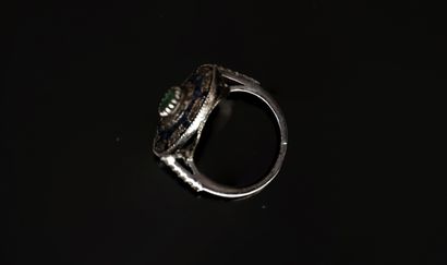 925/°° silver ring with black patina, centered...