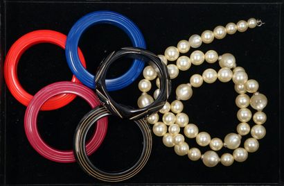 FANTAISIE - SET including 5 colored plastic...