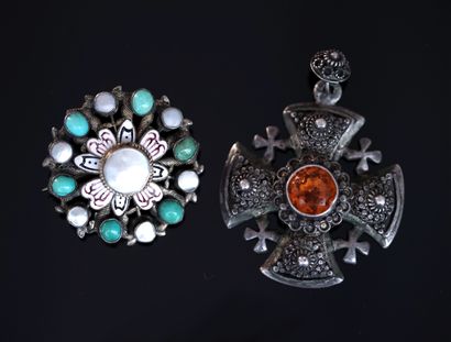 SILVER-METAL SET including 1 CROSS PENDANT...