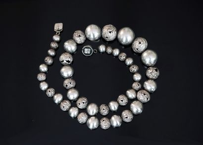 SET in silver min 800/°°, Asian work, including...