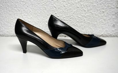 VINTAGE - RENE MANCINI - Pair of black and...