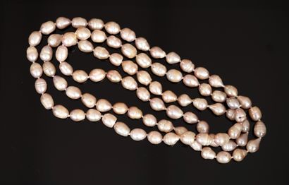 SAUTOIR sans fermoir de perles d'eau douce...