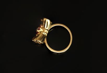 925/°° silver-gilt ring representing a knot...
