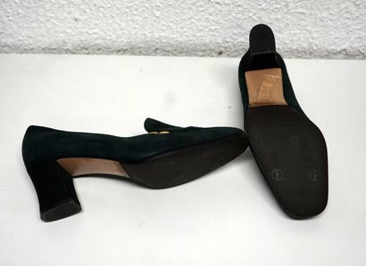 VINTAGE - PETER KAISER - PAIR OF MOCASSINS...