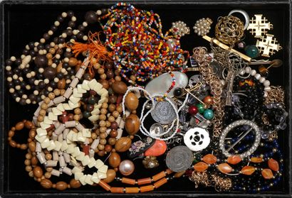 FANTAISIE - Gilded or silver-plated metal,...