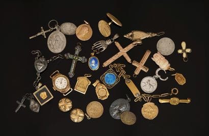 SET in silver- or gold-plated metal and fixture...
