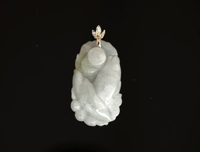 White jadeite fish pendant with 18K (750/°°)...