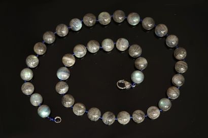 COLLIER composé de perles de labradorite...