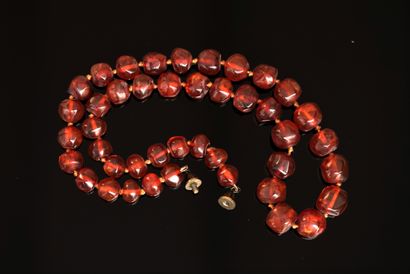 COLLIER de perles d'ambre facettée et polie...