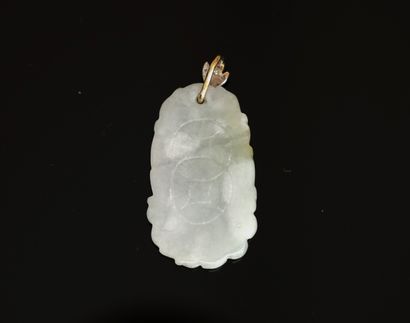 White jadeite fish pendant with 18K (750/°°)...