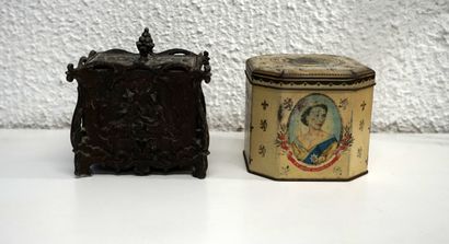 SET of 2 COFFRETS, 1 metal in the Asian taste...
