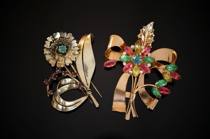 ENSEMBLE comprenant 2 BROCHES fleur et noeud,...