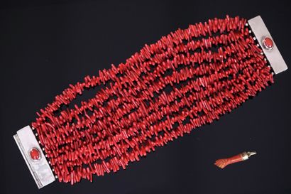 BRACELET MANCHETTE souple composed of 8 rows...