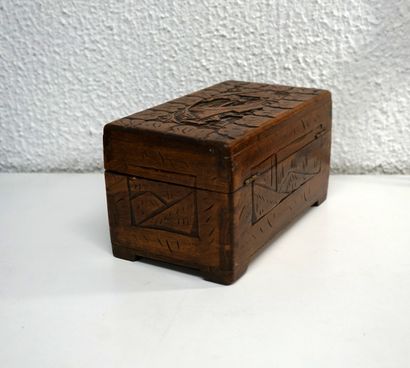 Natural wood box with Asian motifs. 13.5x24.5x14cm....