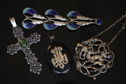 ENSEMBLE in silver-plated metal, colored...