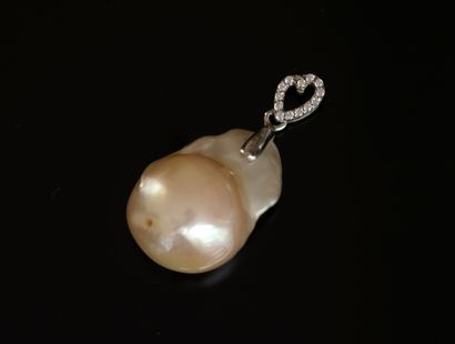 Baroque pink freshwater cultured pearl PENDANT,...