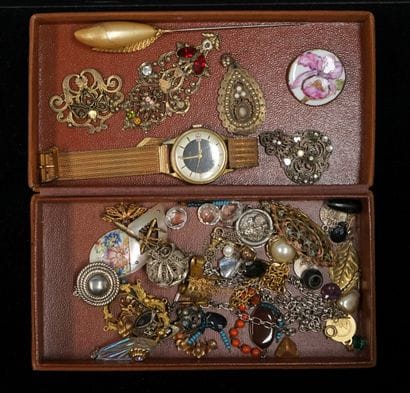 FANTAISIE - SET of jewelry or jewelry elements...