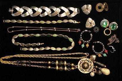 FANTAISIE - SET in gilded metal and synthetic...