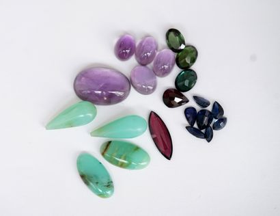 ENSEMBLE de pierres sur papier, tourmalines,...
