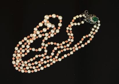 COLLAR with double strand of white cultured...