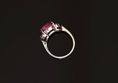 BAGUE en argent 925/°° sertie d'un cabochon...