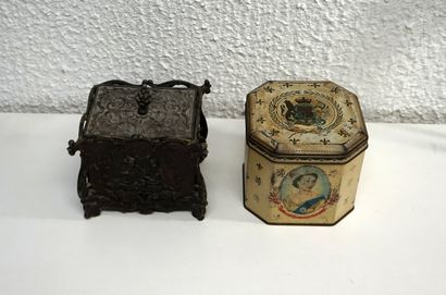 SET of 2 COFFRETS, 1 metal in the Asian taste...
